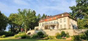  Hotel Villa Altenburg  Пёснек